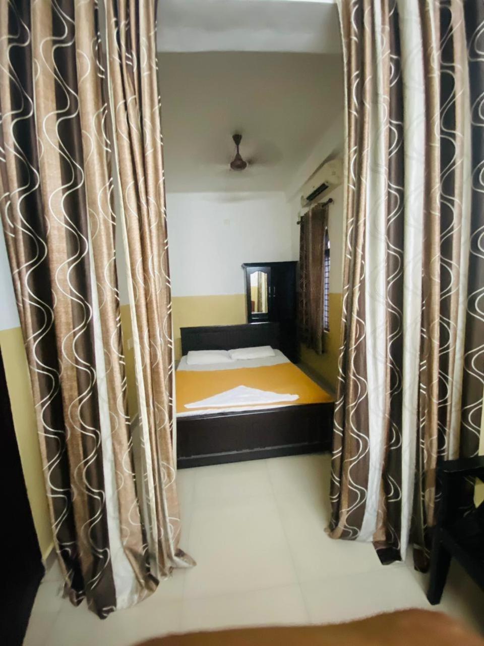 ホテル Lotus Grand Residency Angādipuram 部屋 写真